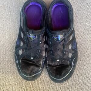 Sketchers Size 7 1/2 Slip on Ladies tennis shoes Black Purple Casual Cozy